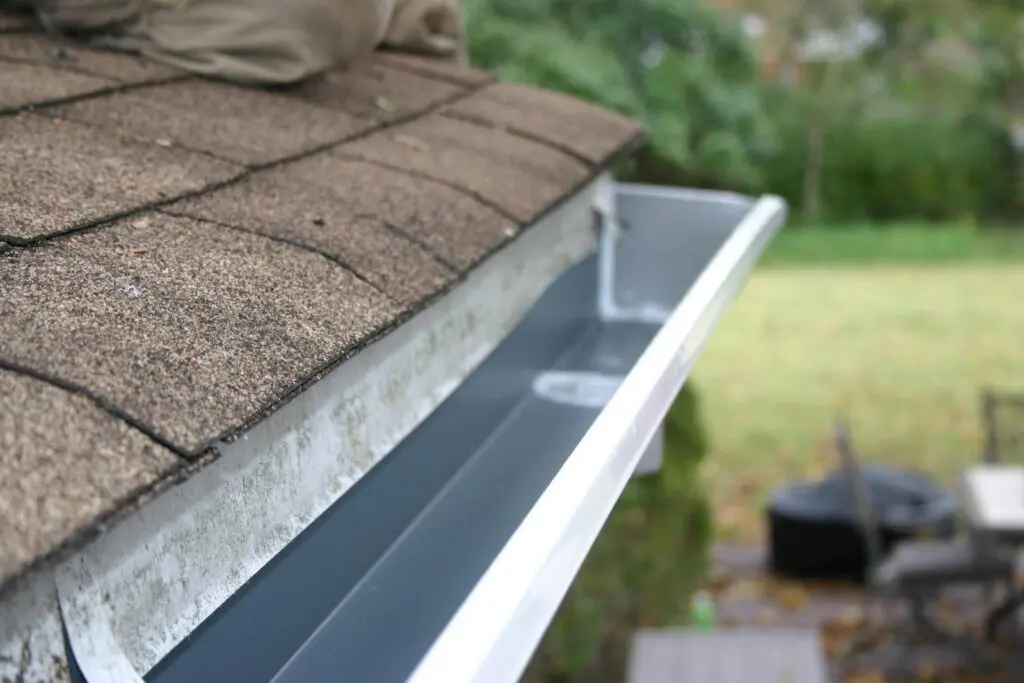 gutter services by American Eagle Home Improvement